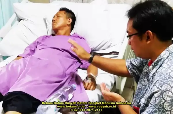 Saya melakukan pengobatan ruqyah kepada salah satu pasien di RS Pusat Otak Nasional Prof. Dr. dr. Mahar Mardjono, Jakarta Timur